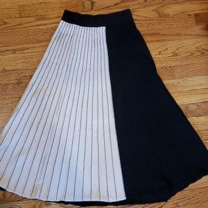 Chicwish Contrast Pleated Knit Skirt in Black